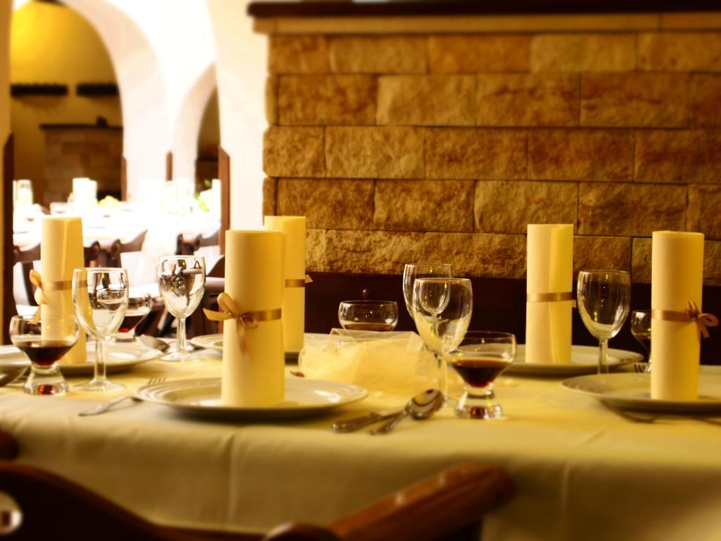 Excalibur Penzion A Restaurace Моравска-Тршебова Экстерьер фото